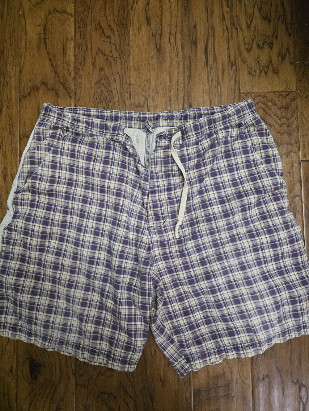 Alexander Julian Plaid Shorts in Purple and Cream sz 36